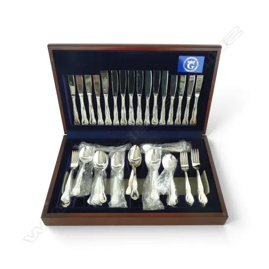 CASED GROSVENOR SILVER PLATE CUTLERY SET