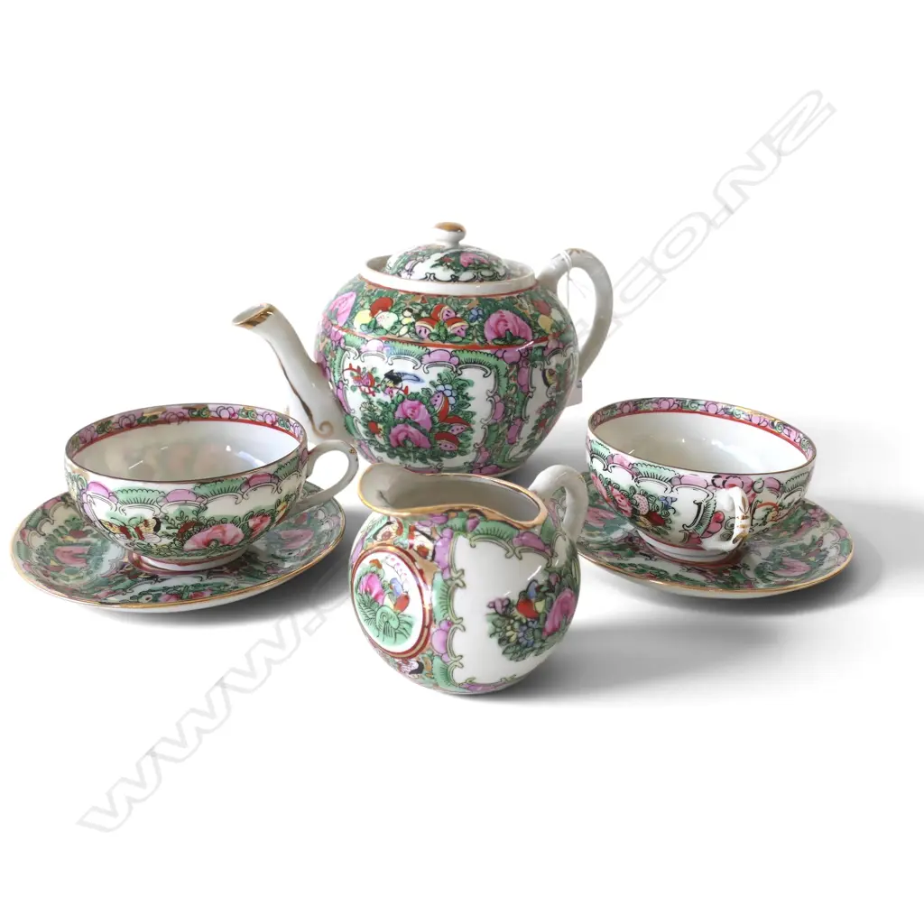 CHINESE FAMILLE ROSE SET; TEAPOT, 2 CUP/SAUCER  & MILK JUG Image 1++