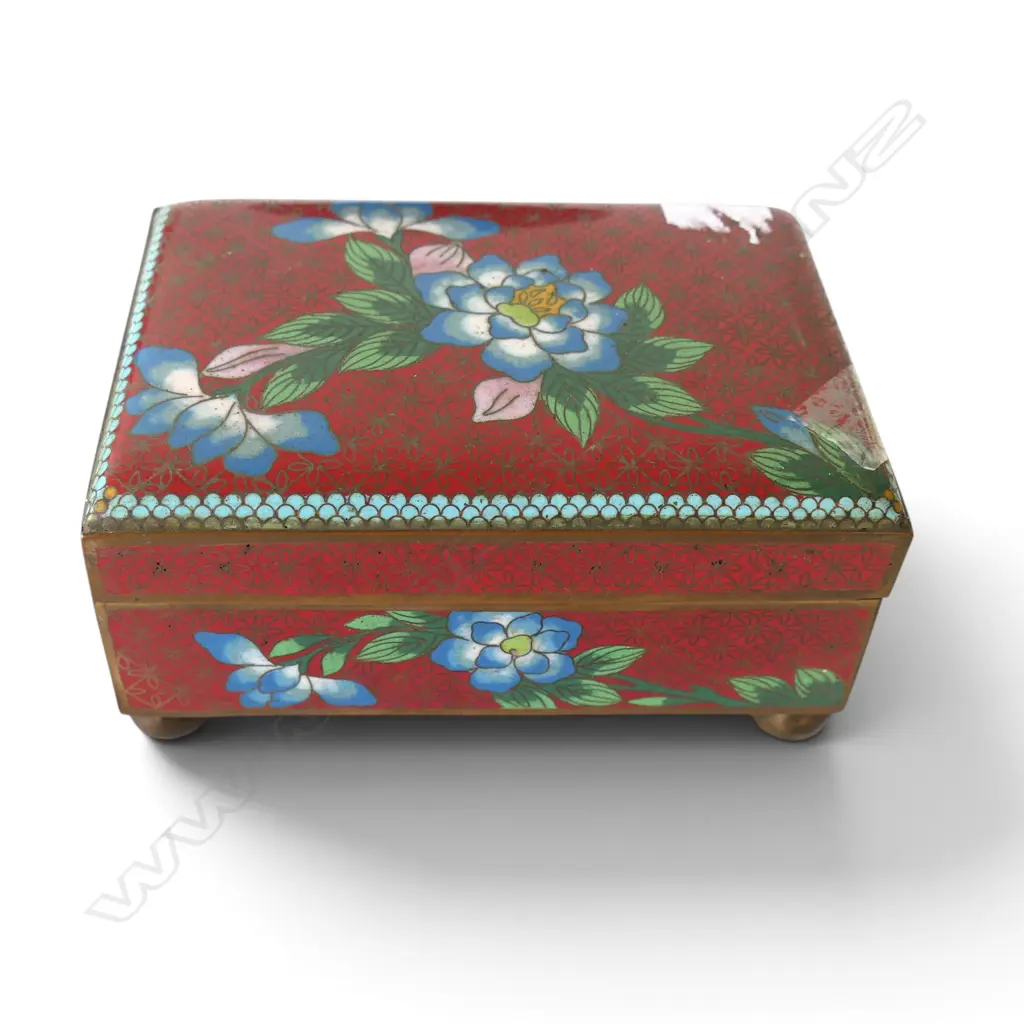 4 PCES ORIENTAL CLOISONNE; LIDDED BOX W.140mm, 2 BOWLS, POT Image 1++