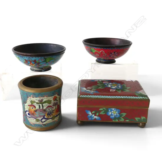4 PCES ORIENTAL CLOISONNE; LIDDED BOX W.140mm, 2 BOWLS, POT