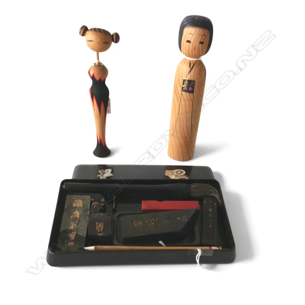2 MID CENTURY KOKESHI DOLLS, H.220/240mm & ANTIQUE JAPANESE CALLIGRAPHY SET in LAQUERED BOX INLAID w MOP Image 1++