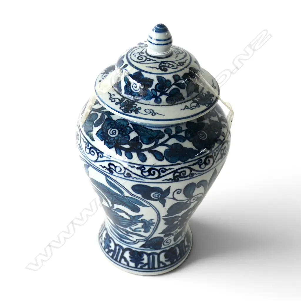 ORIENTAL B/W LIDDED VASE H.300mm Image 1++