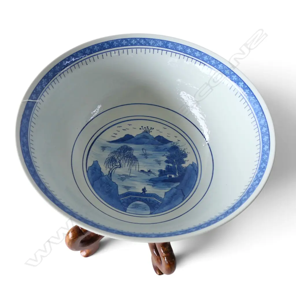 LG CHINESE B/W BOWL ON STAND H.390mm, 410mm dia Image 1++