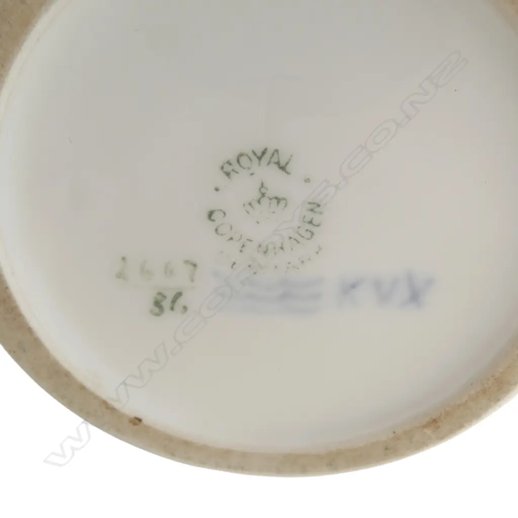 2 ROYAL COPENHAGEN WHT FLORAL VASES, H.170/170/220mm Image 1++