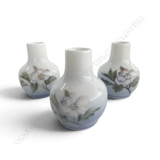 3 ROYAL COPENHAGEN MINIATURE VASES, 1937, 69,74, H.65mm