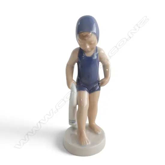 ROYAL COPENHAGEN FIGURINE Girl Bathing by Hans Hansen c.1969/74, 160mm