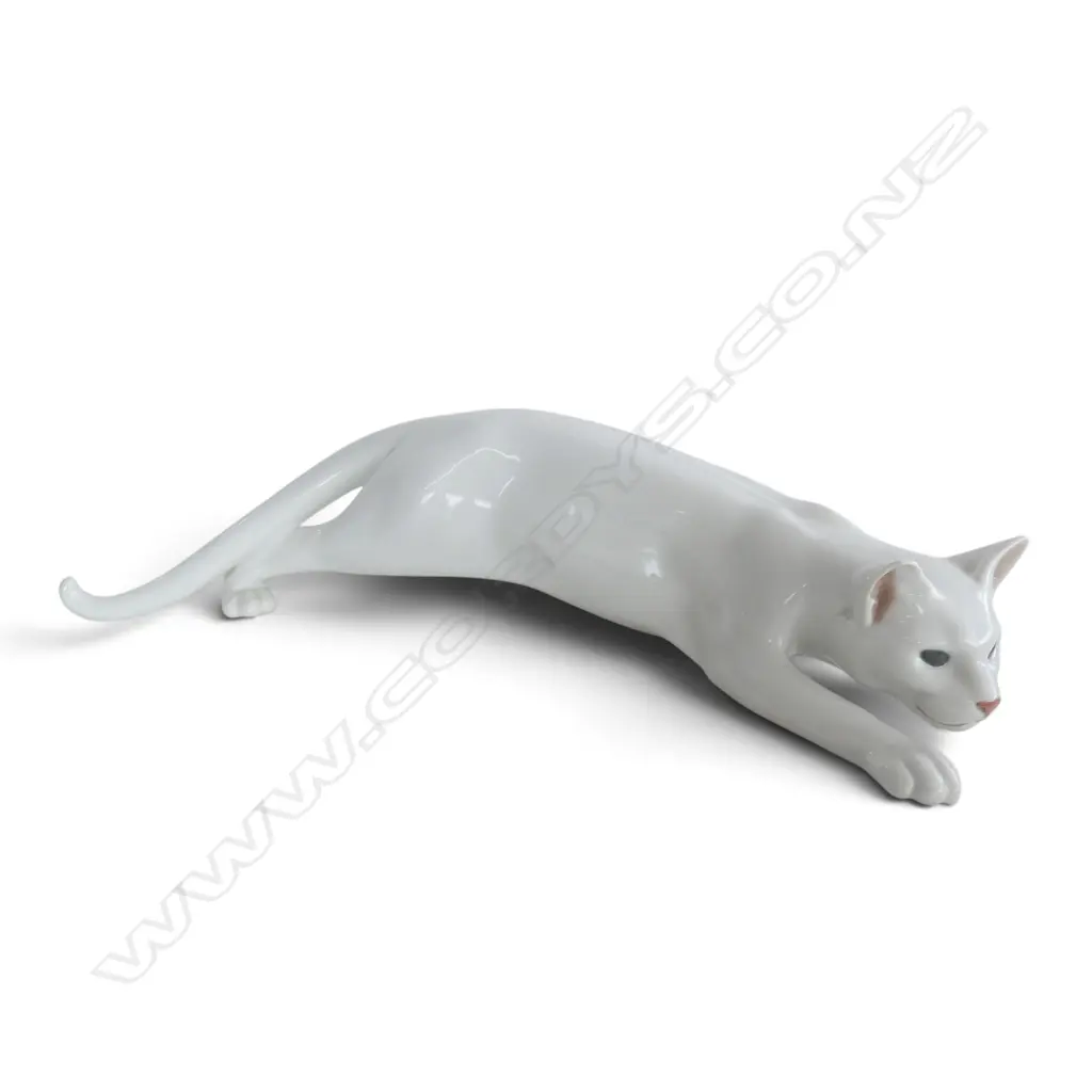 ROYAL COPENHAGEN LRG WHITE CREEPING CAT dated 1959, L.440mm Image 1++