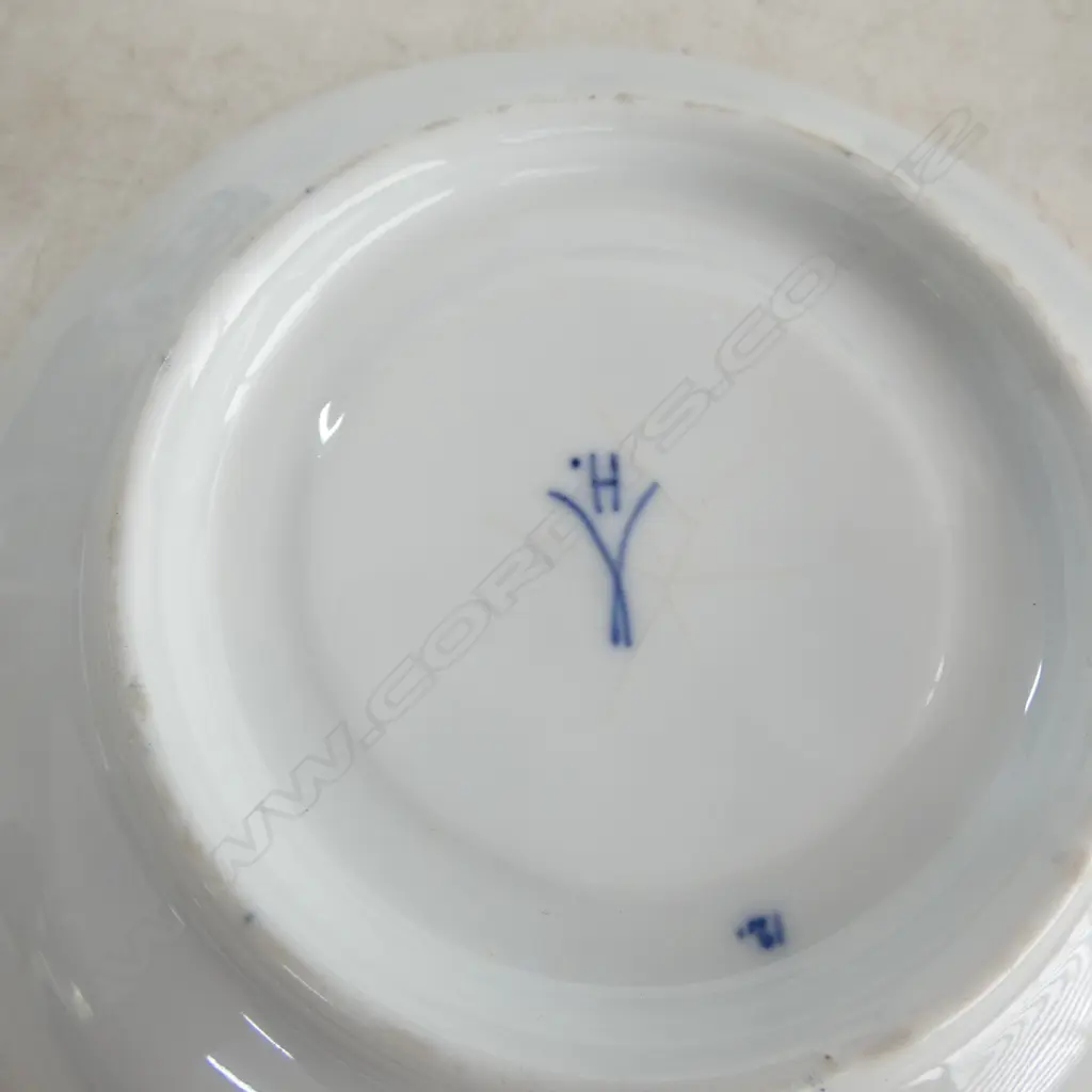 3 PCES BLUE ONION; MEISSEN C/S (HAIRLINES) & ICE BUCKET H.135mm, NUT CRACKER NOT MARKED (TINY CHIP) Image 1++
