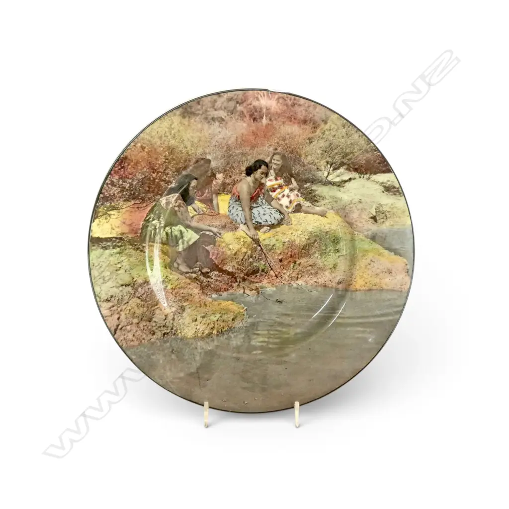 ROYAL DOULTON PLATE w. 4 MAORI WOMEN 270mm dia Image 1++