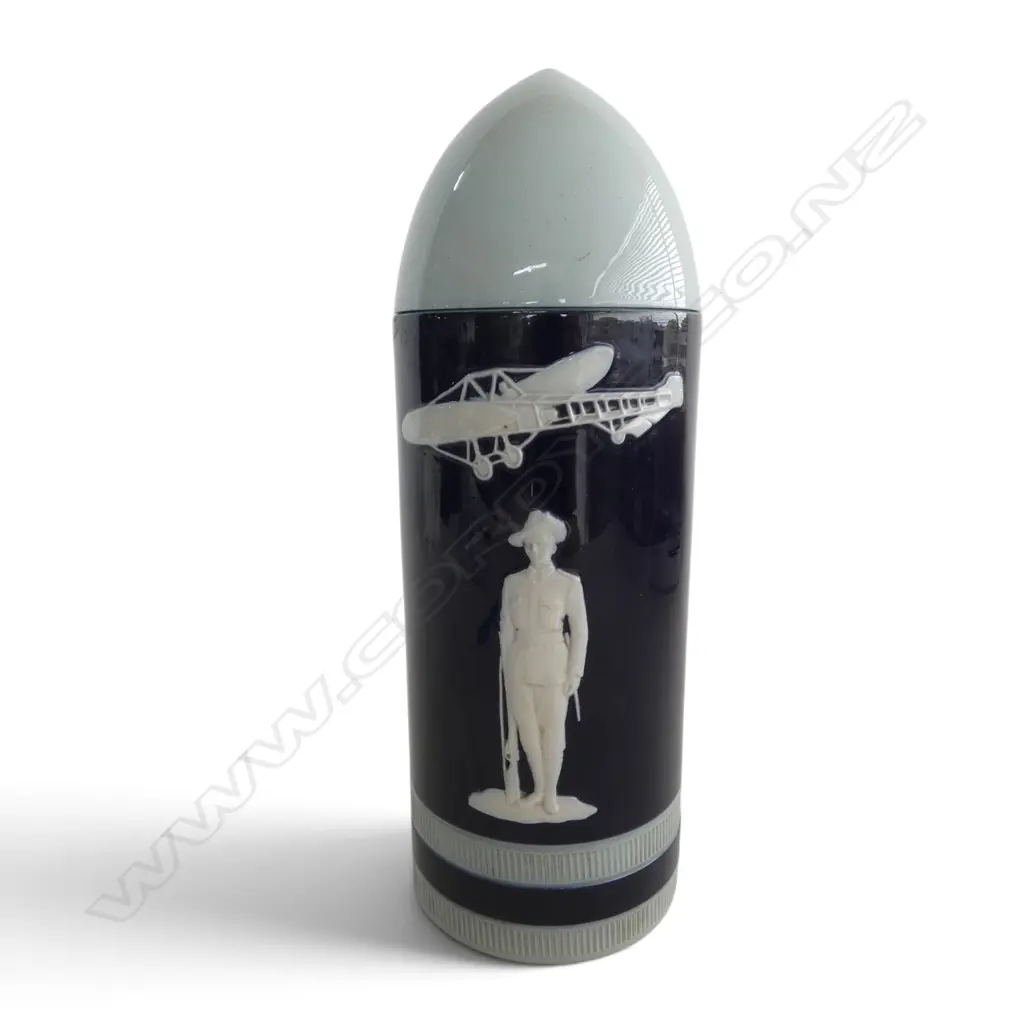WWI BUCHANAN'S WHISKY FLASK 'NEW ZEALAND' 1916 COPELAND ENGLAND, CRACK TO LID, H.250mm Image 1++