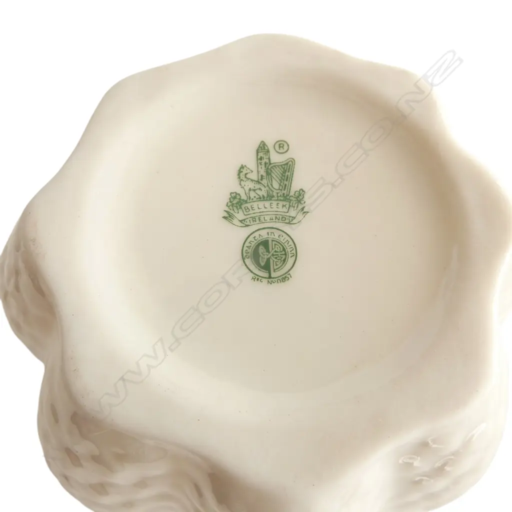 2 GREEN MARK BELLECK VASES H120MM Image 1++