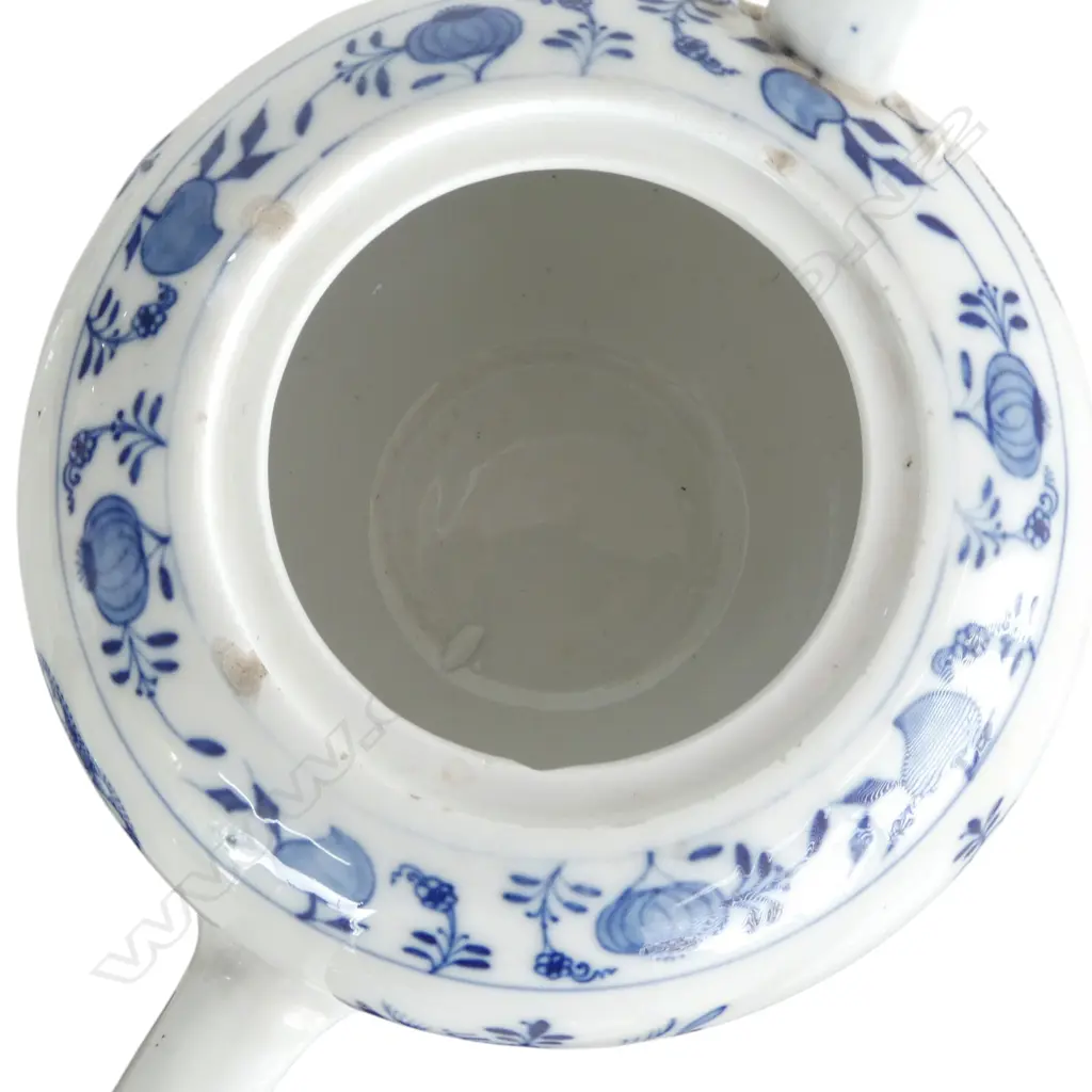 7 ASST. MEISSEN BLUE ONION PLATES (GOOD CONDITION, MINIMAL WEAR 250mm dia) + TEAPOT (FAULTS)  Image 1++