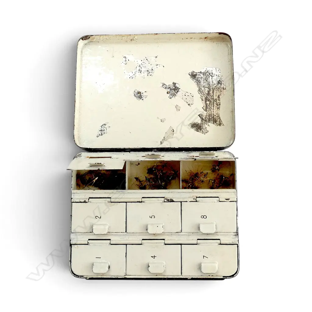 VINTAGE HARDY BROS  FLY BOX & CONTENTS L100MM Image 1++