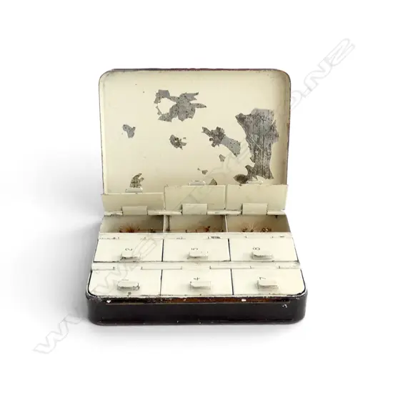 VINTAGE HARDY BROS  FLY BOX & CONTENTS L100MM