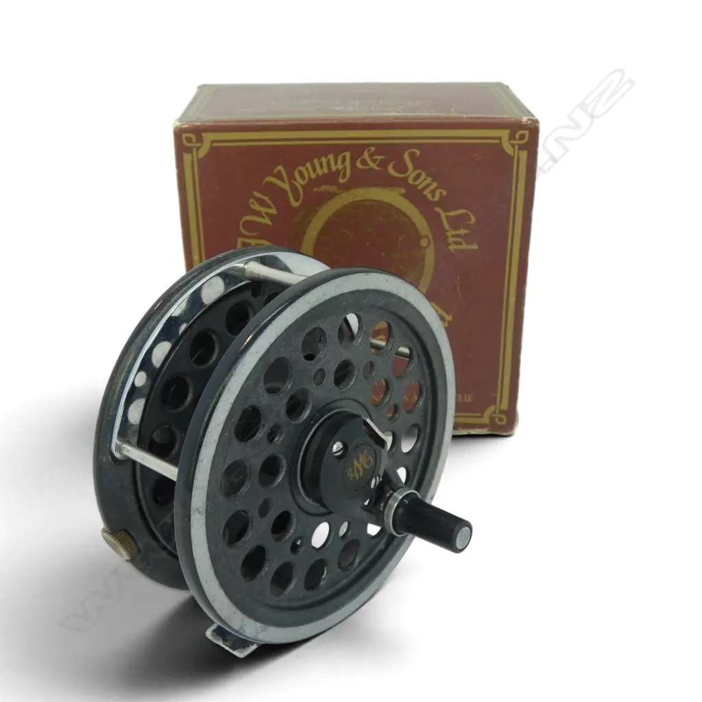 BOXED JW YOUNG 1510 FRESHWATER FISHING REEL  Image 1++