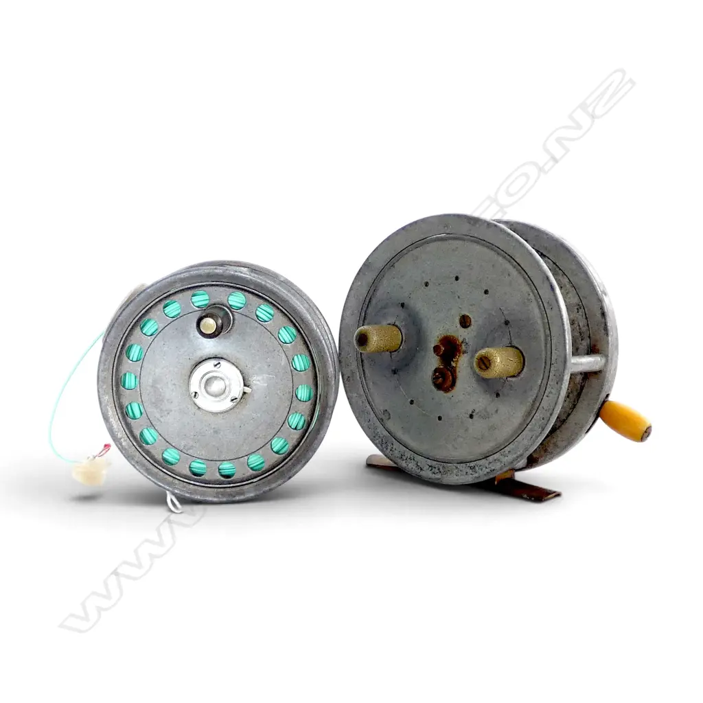 HARDY SINK TIP VINTAGE TROUT REEL & ANOTHER ENGLISH FRESHWATER FISHING REEL DIA100MM Image 1++