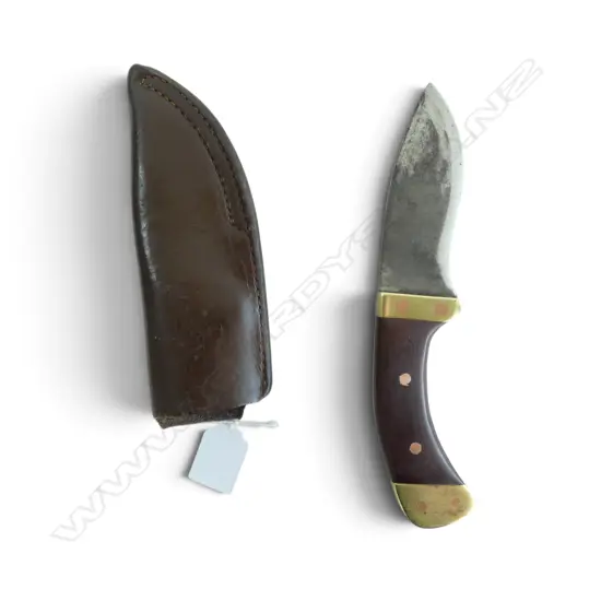 SMALL HUNTING KNIFE curved blade, wood handle, brass pomel & guard w. leather sheath L.240mm