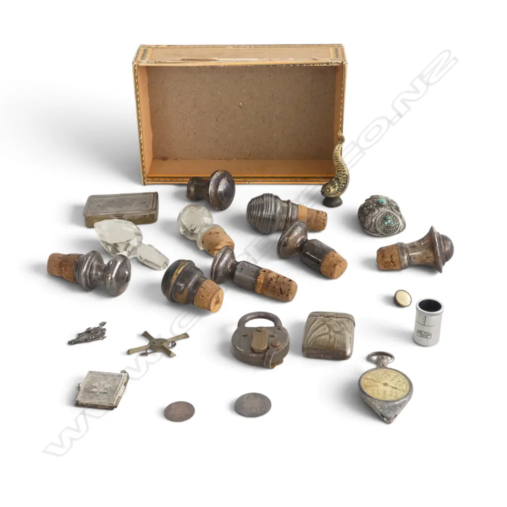 ASST. ITEMS INCL. EP / CORK BOTTLE STOPPERS (3 800 SILVER) Image 1++