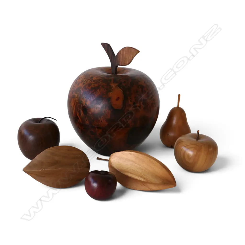 7 TURNED WOODEN FRUIT (BURR APPLE H.195mm) Image 1++