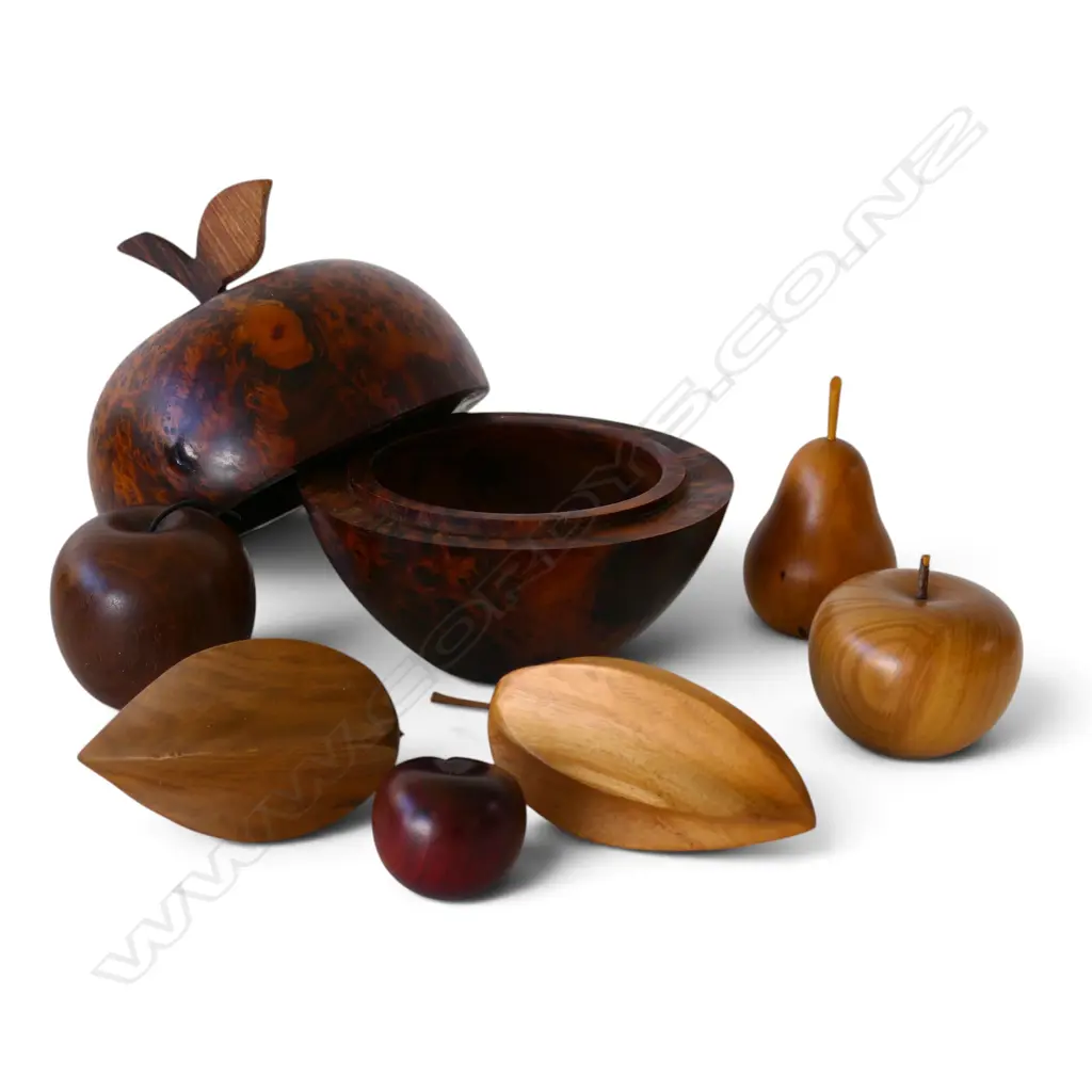 7 TURNED WOODEN FRUIT (BURR APPLE H.195mm) Image 1++