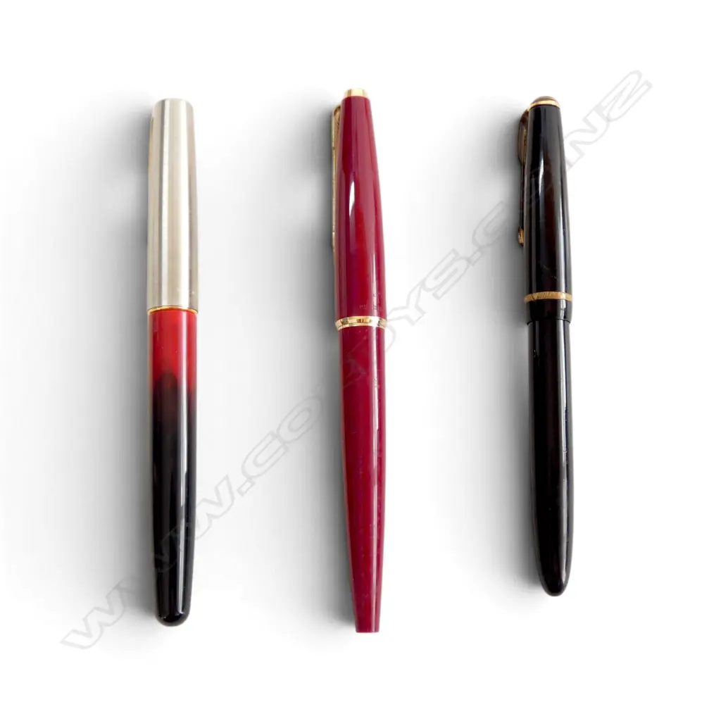 3 BOXED PARKER FOUNTAIN PENS (1 w. 14CT NIB) Image 1++