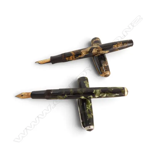TWO VINTAGE FOUNTAIN PENS - PARKER DUOFOLD 14K NIB, & E.K.C.O. JAPAN
