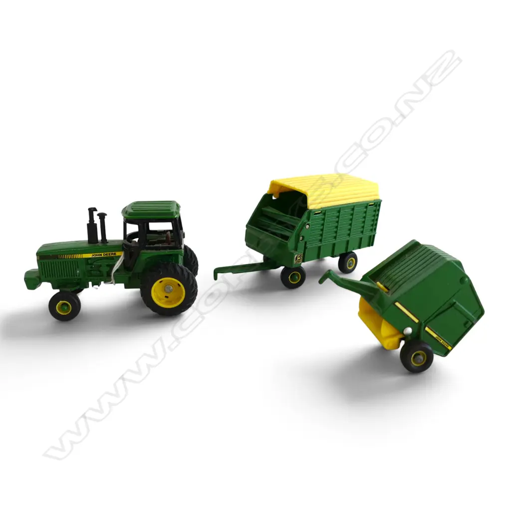 JOHN DEERE 4960 TRACTOR WITH FORAGE HARVESTER & WAGON ERTL 1/64 Image 1++