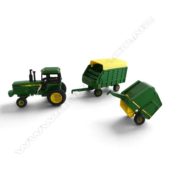 JOHN DEERE 4960 TRACTOR WITH FORAGE HARVESTER & WAGON ERTL 1/64