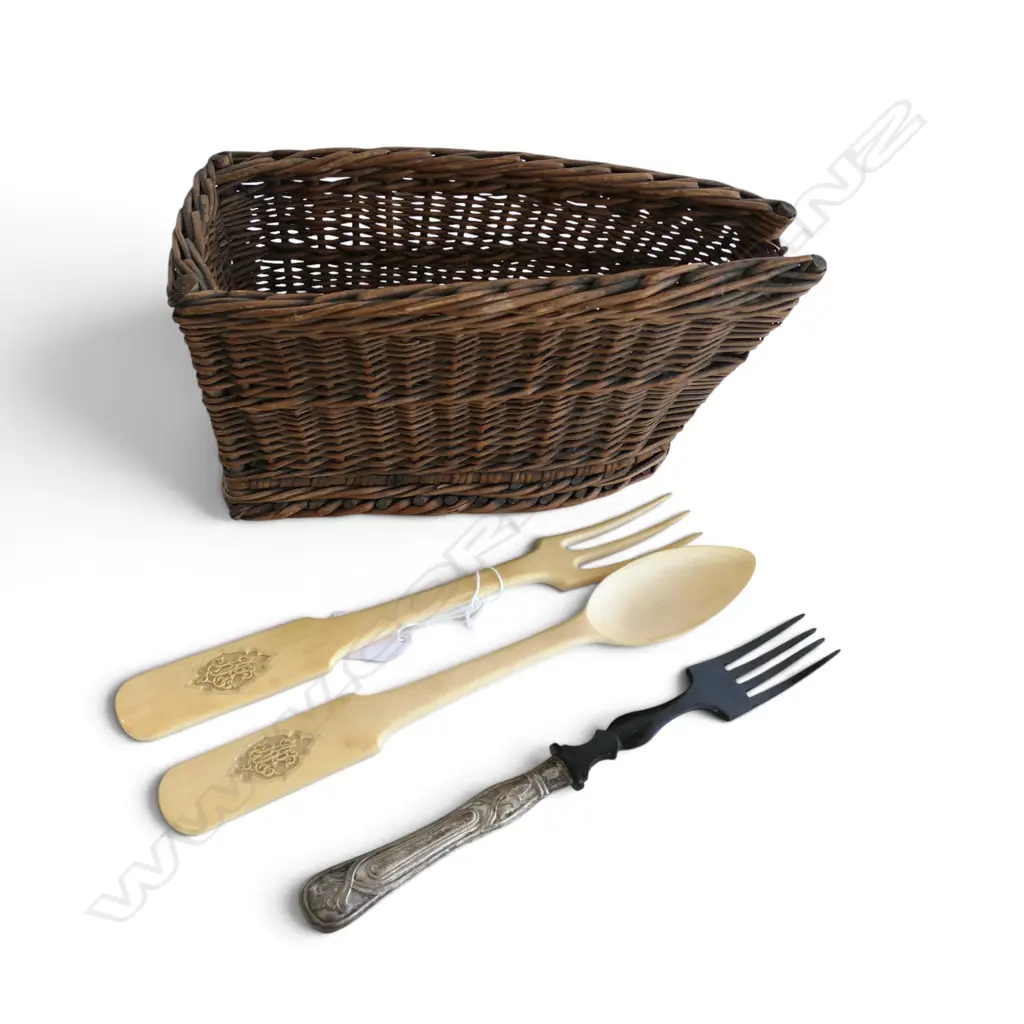 PR IVORY SERVERS L.280mm, EP & HORN? FORK, VINTAGE CANE WINE BASKET Image 1++