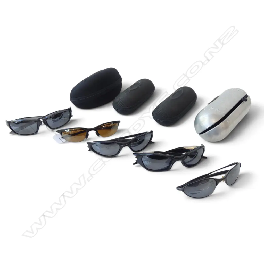 5 PRS OAKLEY SUNGLASSES (4 CASES) SOME WEAR Image 1++