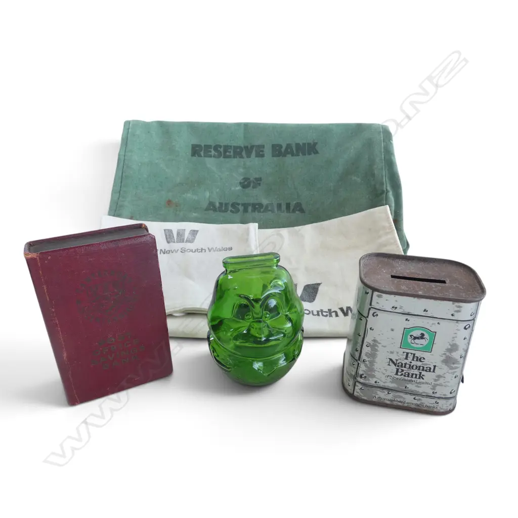 3 VINTAGE MONEY BANKS & 3 BANK MONEY BAGS Image 1++