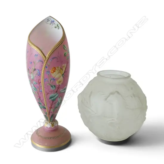 VICTORIAN PINK GLASS HAND PAINTED VASE H310MM & FROSTED GLASS HORSE VASE H170MM