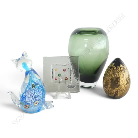 SMALL MURANO GLASS DISH, CAT, ISLE OF WRIGHT GLASS PAPERWEIGHT & OTHER GREEN GLASS VASE H.150mm