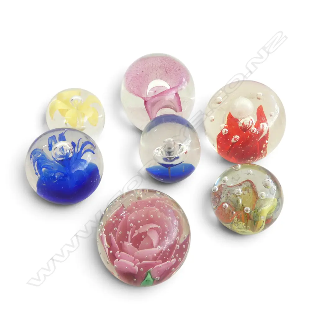 7 ART GLASS PAPERWEIGHTS H.100mm Image 1++