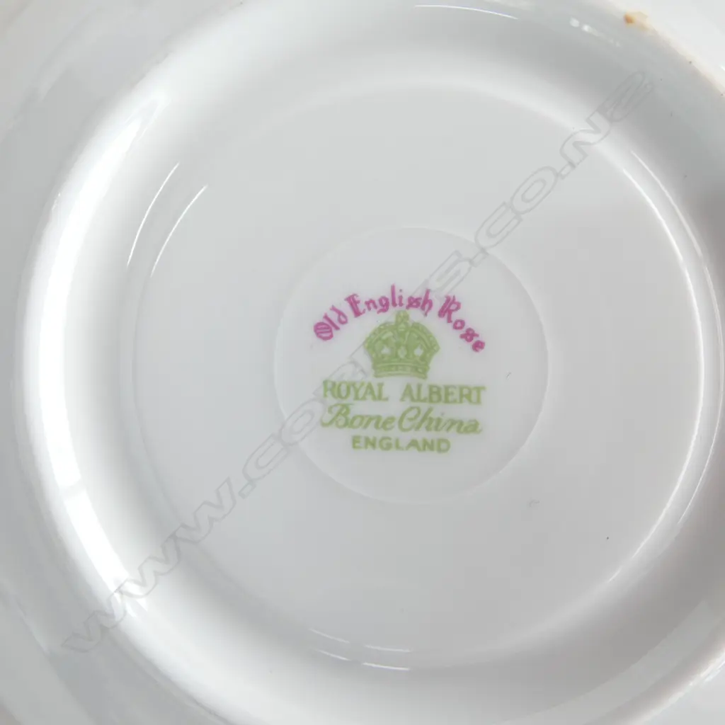 ROYAL ALBERT OLD ENGLISH ROSE 18PC TEASET – 6 CUPS, SAUCERS, & PLATES Image 1++