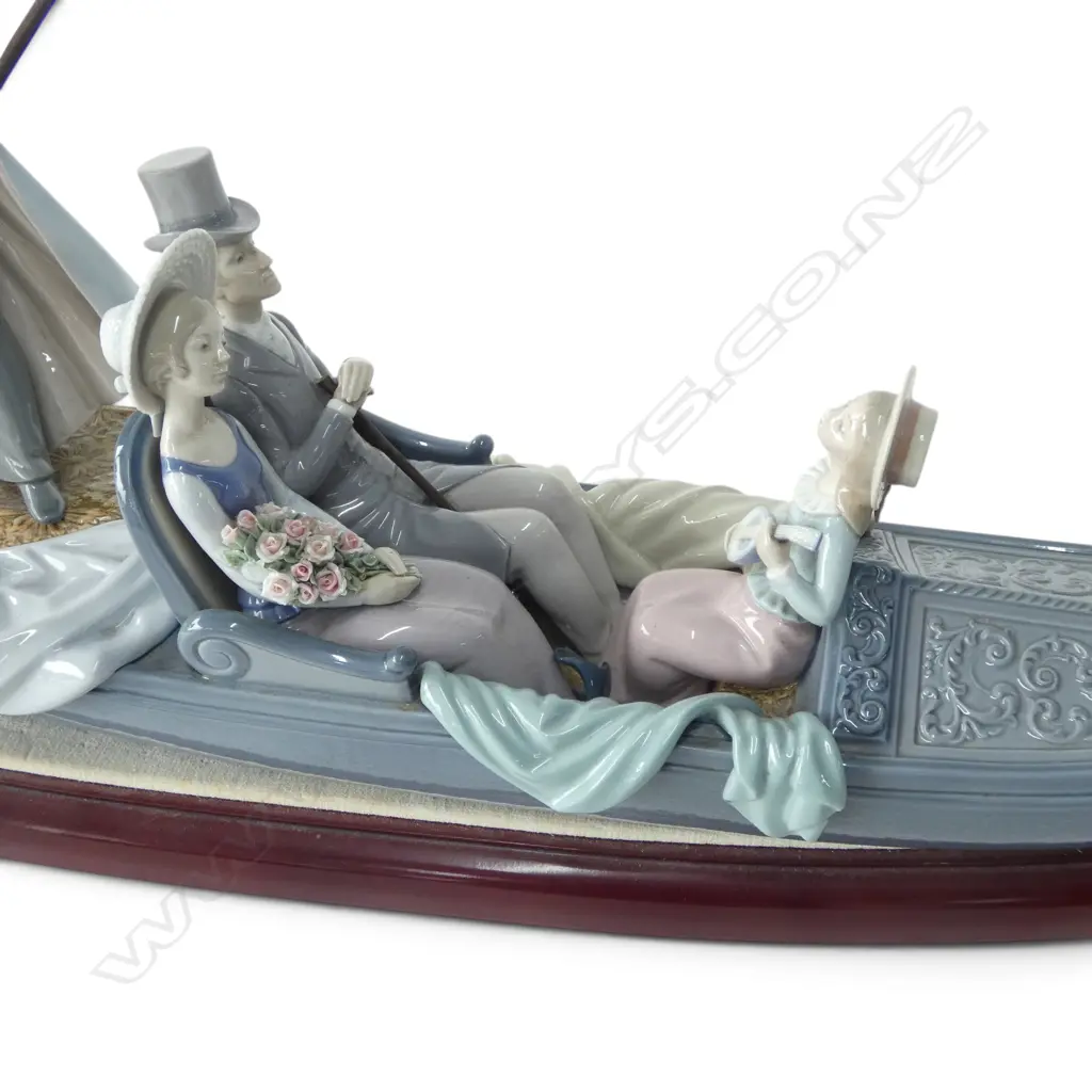 LLADRO 'IN THE GONDOLA' + CERTIFICATE L.760mm Image 1++