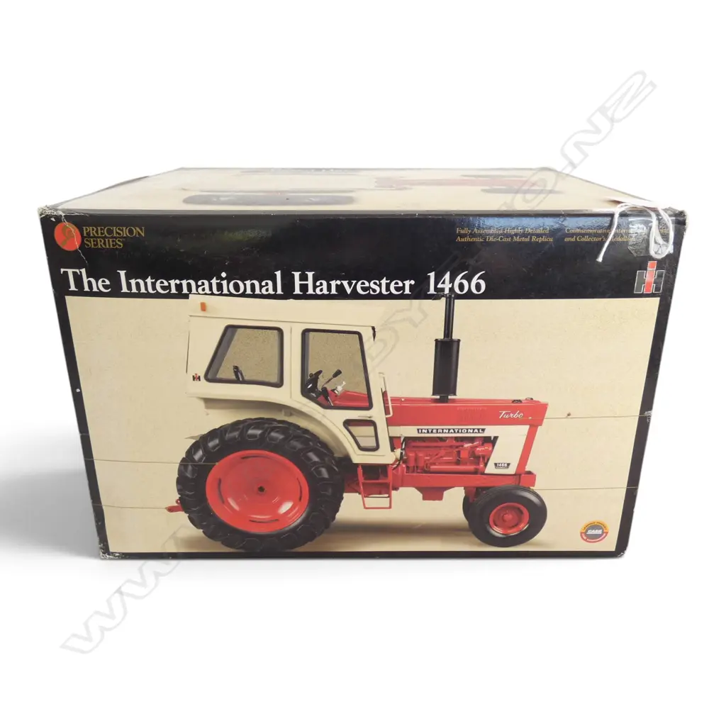 BOXED INTERNATIONAL PRECISION SERIES MODEL 1466 HARVESTER 1:16 SCALE  Image 1++