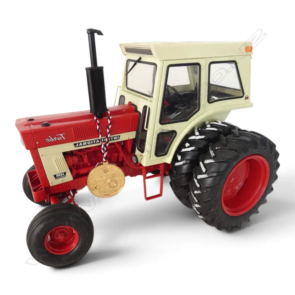 BOXED INTERNATIONAL PRECISION SERIES MODEL 1466 HARVESTER 1:16 SCALE  Image 1++