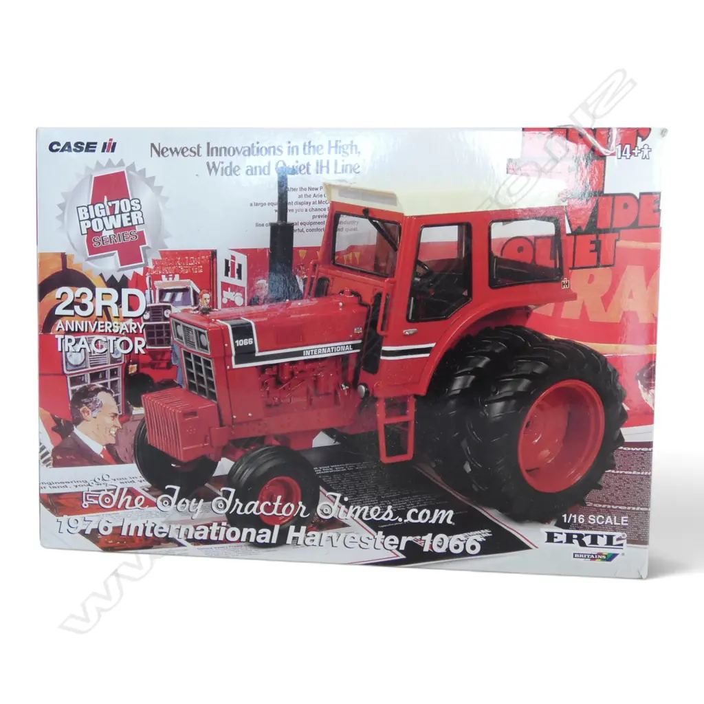 BOXED INTERNATIONAL 1976 MODEL HARVESTER, 1:16 SCALE MODEL Image 1++