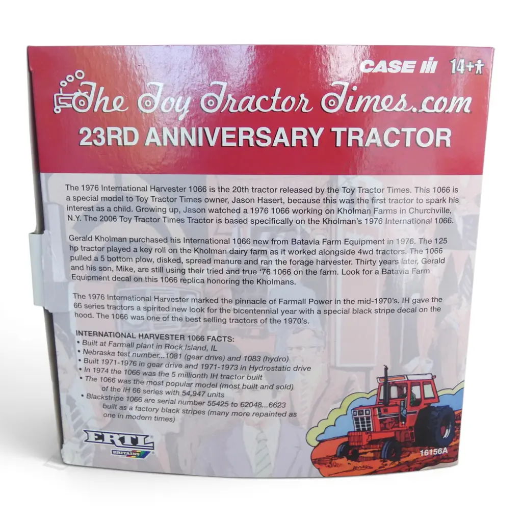 BOXED INTERNATIONAL 1976 MODEL HARVESTER, 1:16 SCALE MODEL Image 1++