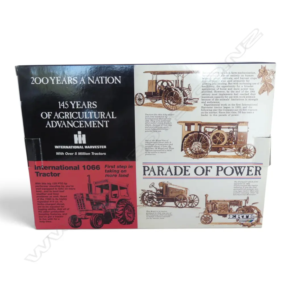 BOXED INTERNATIONAL 1976 MODEL HARVESTER, 1:16 SCALE MODEL Image 1++