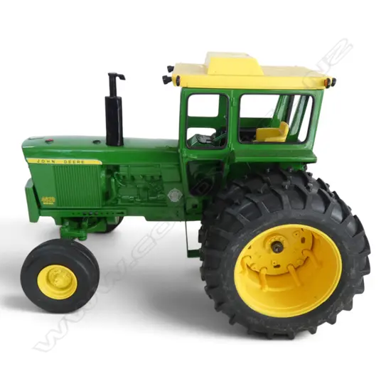 BOXED JOHN DEERE 4620 MODEL TRACTOR, SCALE 1:16, DIE CAST LTD ED