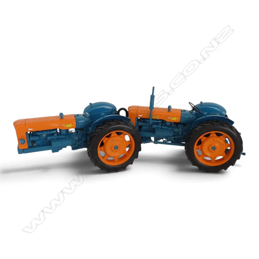 BOXED FORD DOE 'TRIPLE D' TRACTOR, 1:16 SCALE MODEL Image 1++