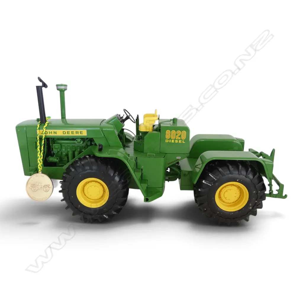 BOXED PRECISION CLASSICS MODEL JOHN DEERE 8020 TRACTOR, DIE CAST REPLICA w MOVING PARTS, approx 380x200x130mm Image 1++