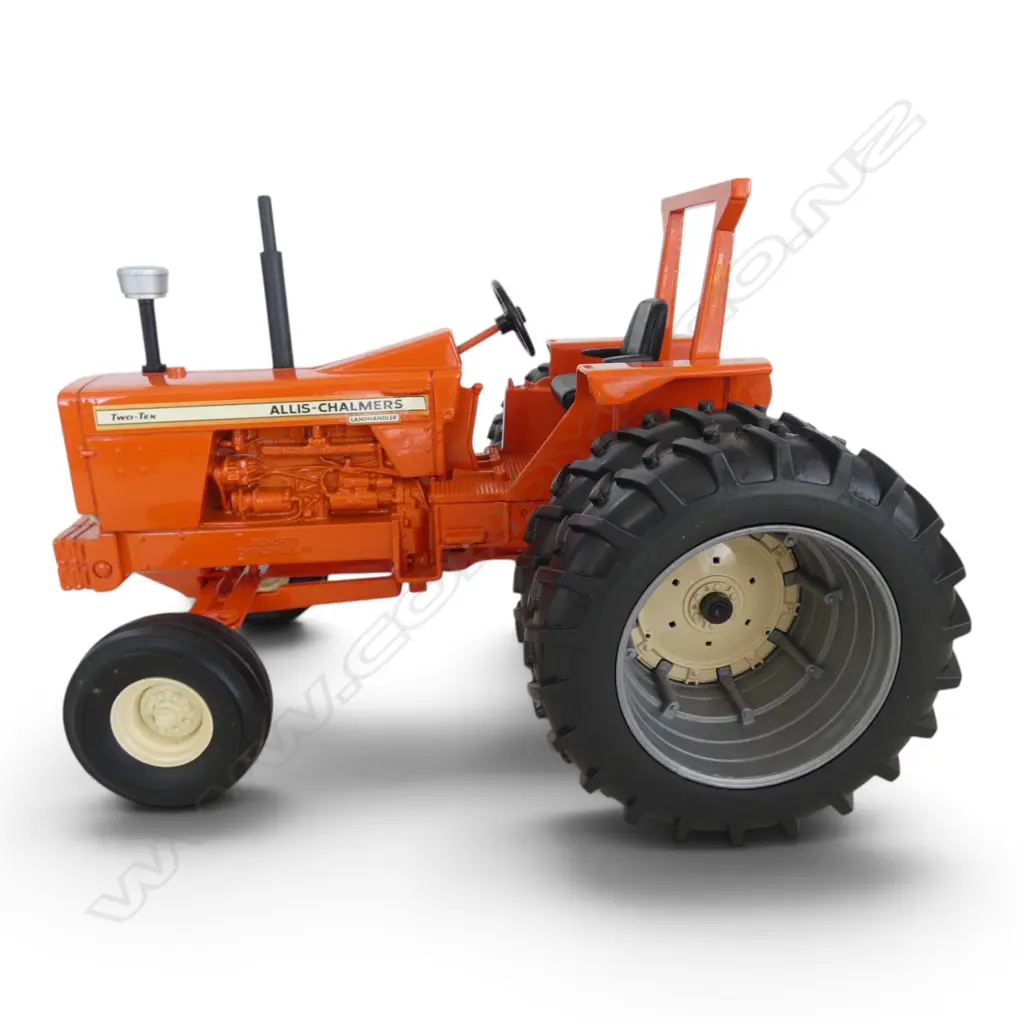 BOXED ALLIS CHALMERS TWO TEN MODEL TRACTOR, SCALE 1:16 Image 1++