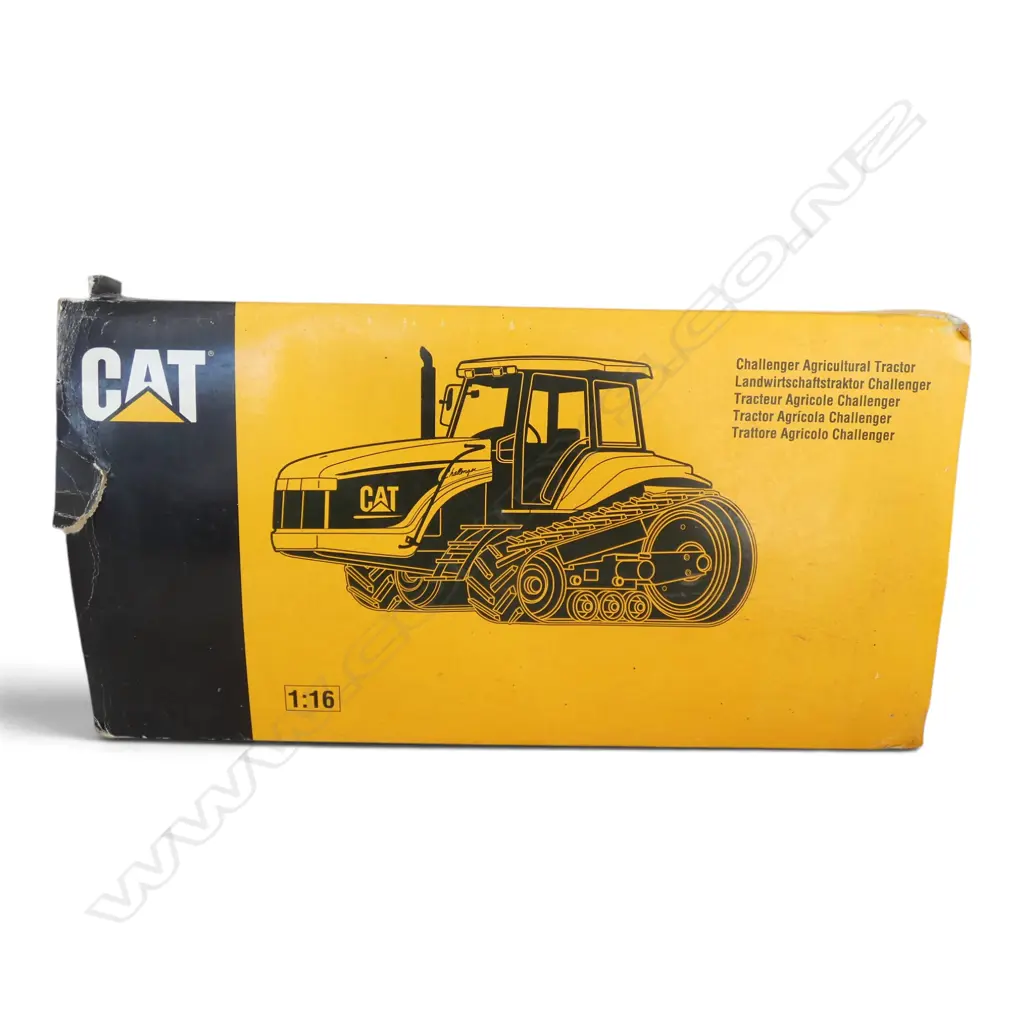 BOXED MODEL CAT CHALLENGER AGRICULTURAL TRACTOR 1:16 SCALE Image 1++