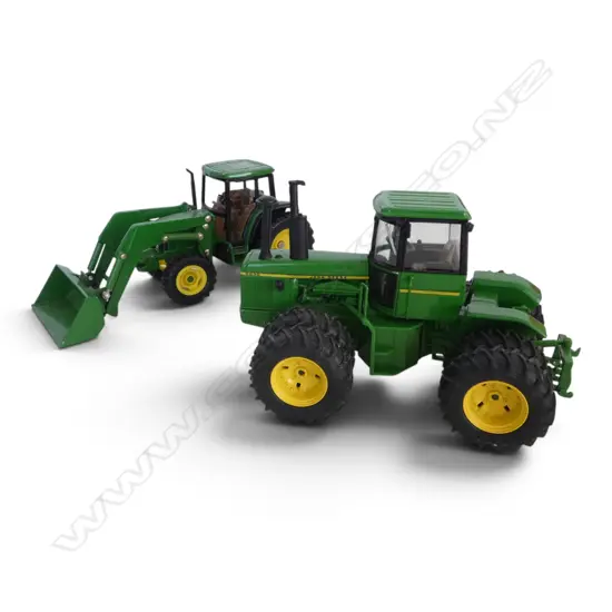 2 BOXED JOHN DEERE MODEL TRACTORS, SCALE 1:32, DIE CAST
