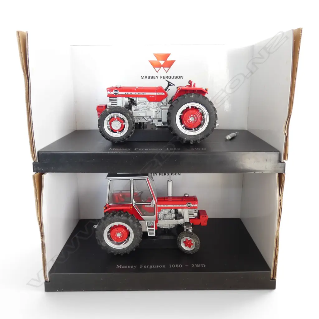 2 BOXED MASSEY FERGUSSON MODEL TRACTORS SCALE 1:32 Image 1++