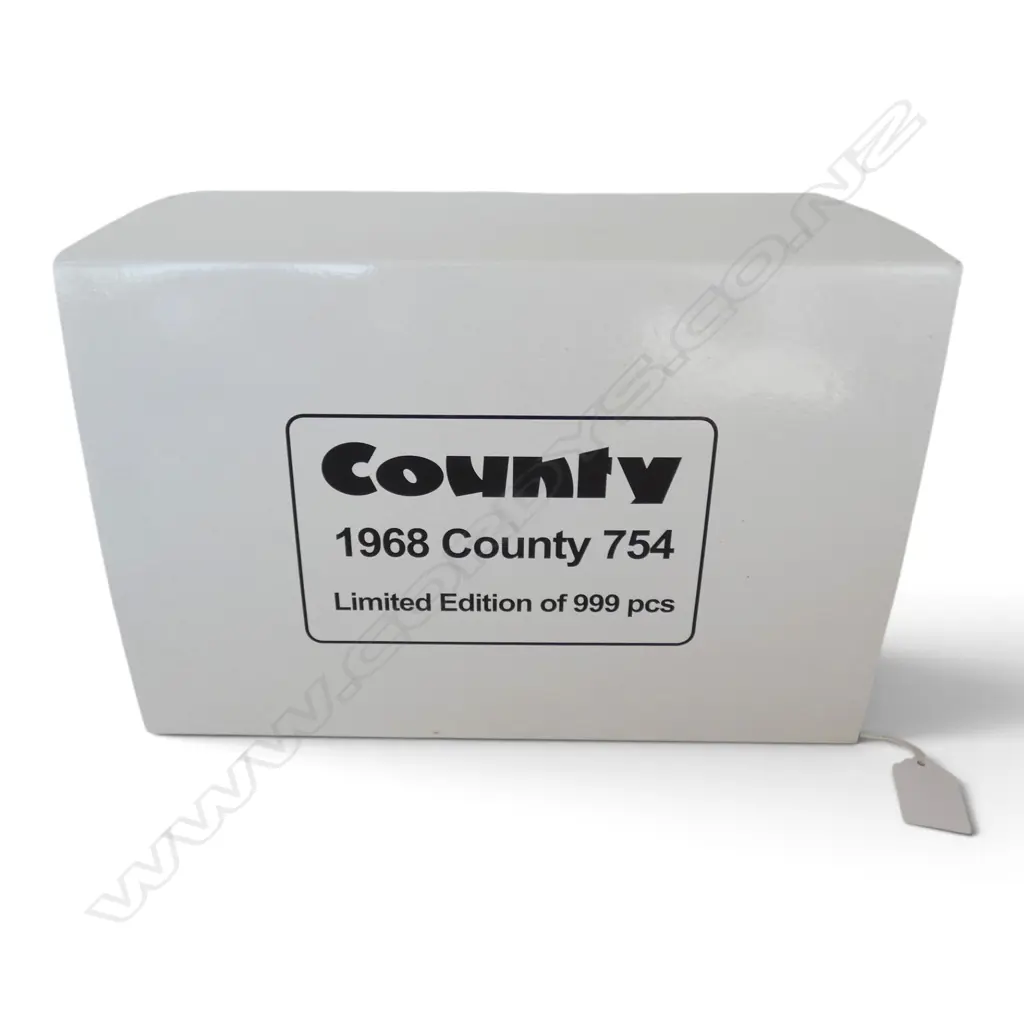 BOXED COUNTRY 754 MODELTRACTOR, SSCALE 1:16, LTD ED 999 Image 1++