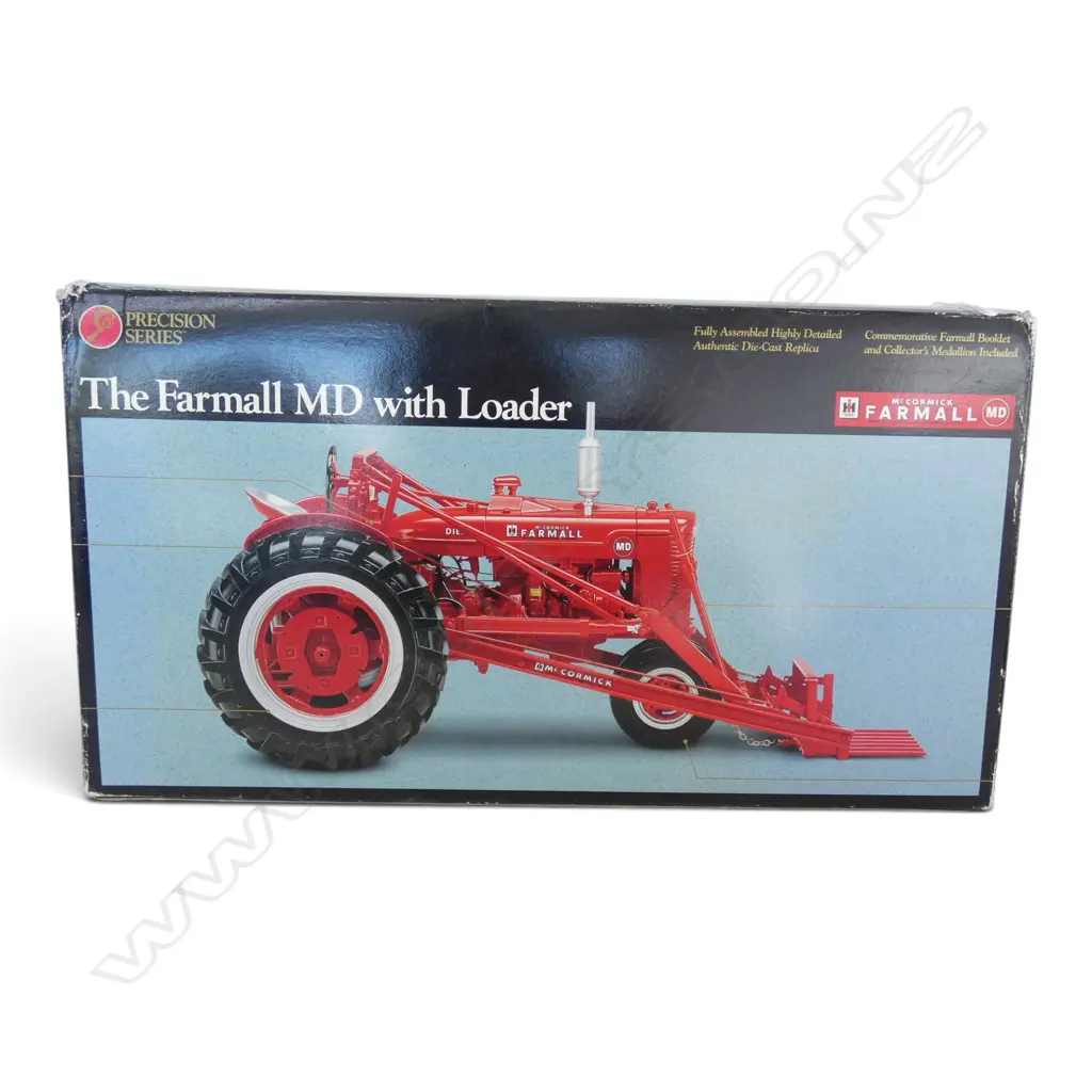 PRECISION SERIES DIE CAST REPLICA FARMALL TRACTOR w LOADER, 1:16 SCALE Image 1++
